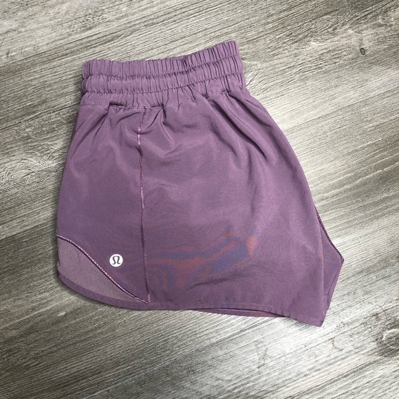 Lululemon Hotty Hot Short II *2.5" - Picture 1 of 6